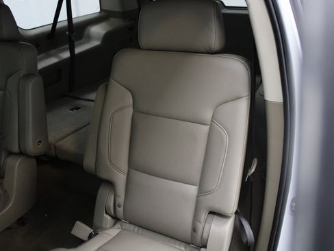 Used 2020 Chevrolet Suburban Premier image 15