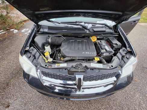 Used 2017 Dodge Grand Caravan SE image 29