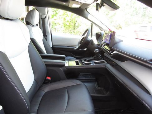 Used 2026 Toyota Sienna XSE AWD/4WD image 20