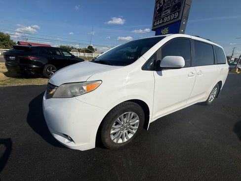 Used 2014 Toyota Sienna XLE FWD image 8