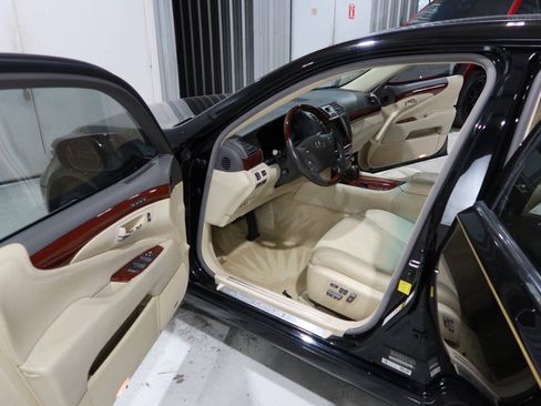 Used 2012 Lexus LS 460 w/ Comfort Pkg RWD image 18
