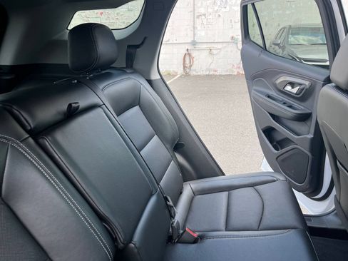 Used 2024 GMC Terrain SLT AWD/4WD image 38
