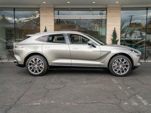 Used 2021 Aston Martin DBX image 51