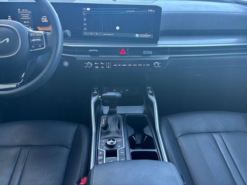 Used 2025 Kia Sorento S w/ Panoramic Sunroof Package image 3