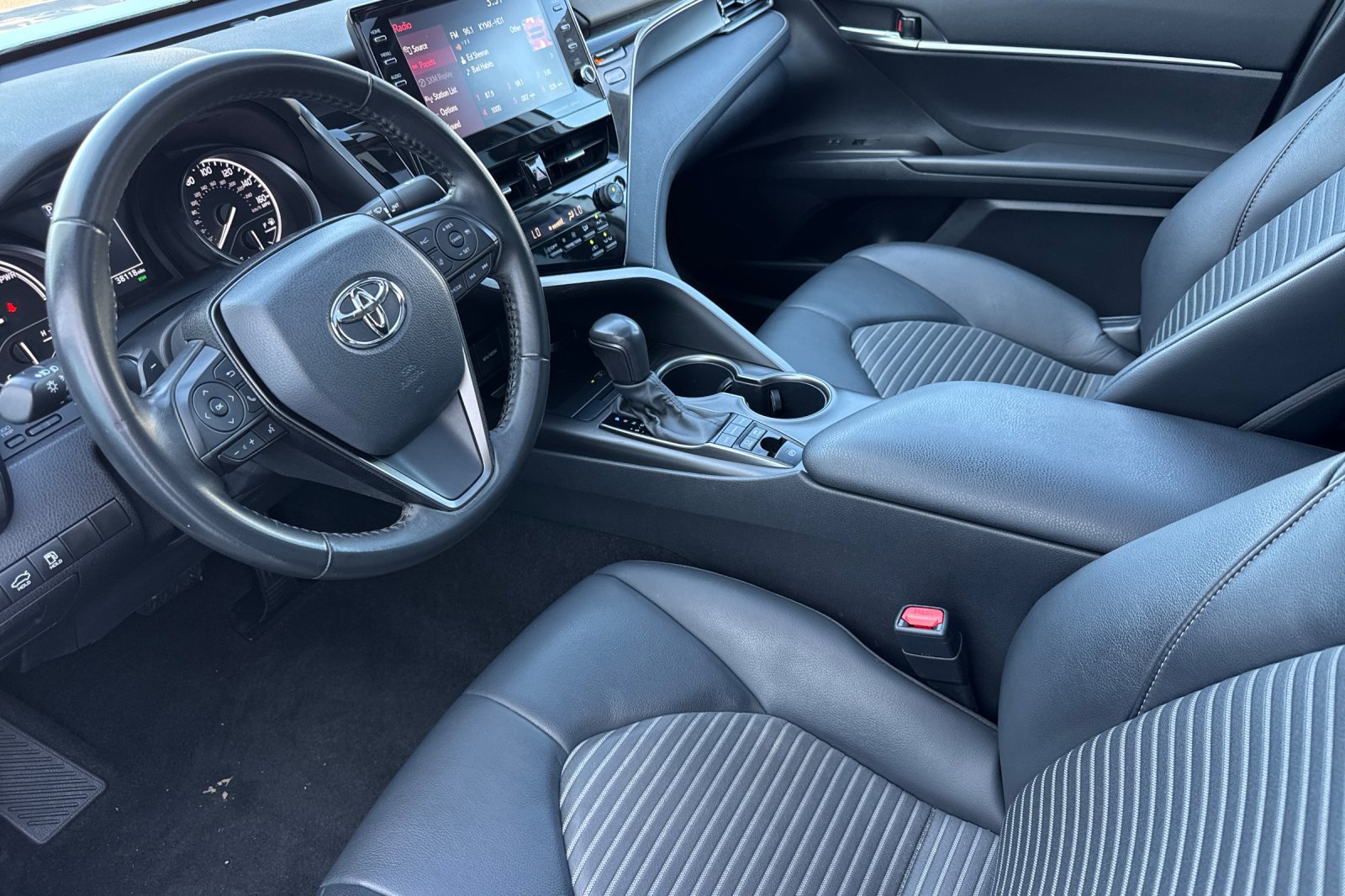 Used 2023 Toyota Camry SE w/ Audio Upgrade Package FWD image 9