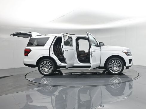Used 2024 Ford Expedition Limited image 5