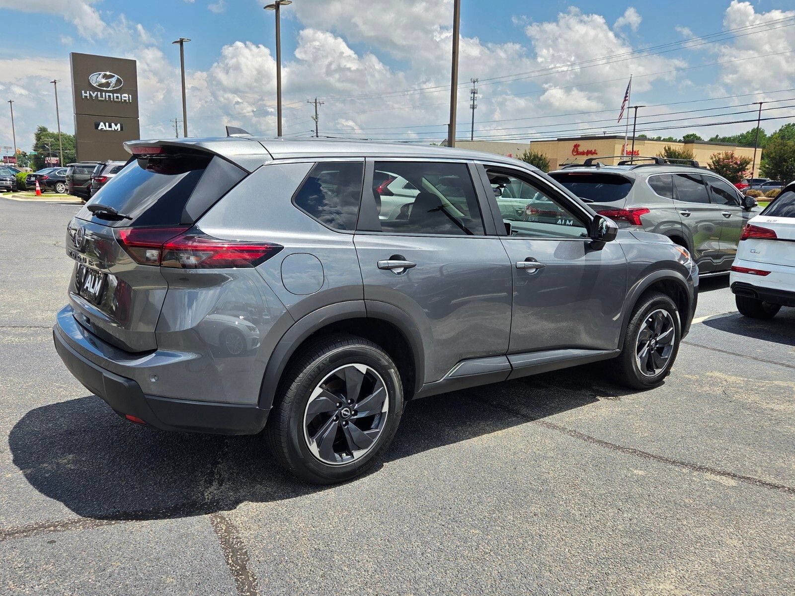 Used 2025 Nissan Rogue SV FWD image 13