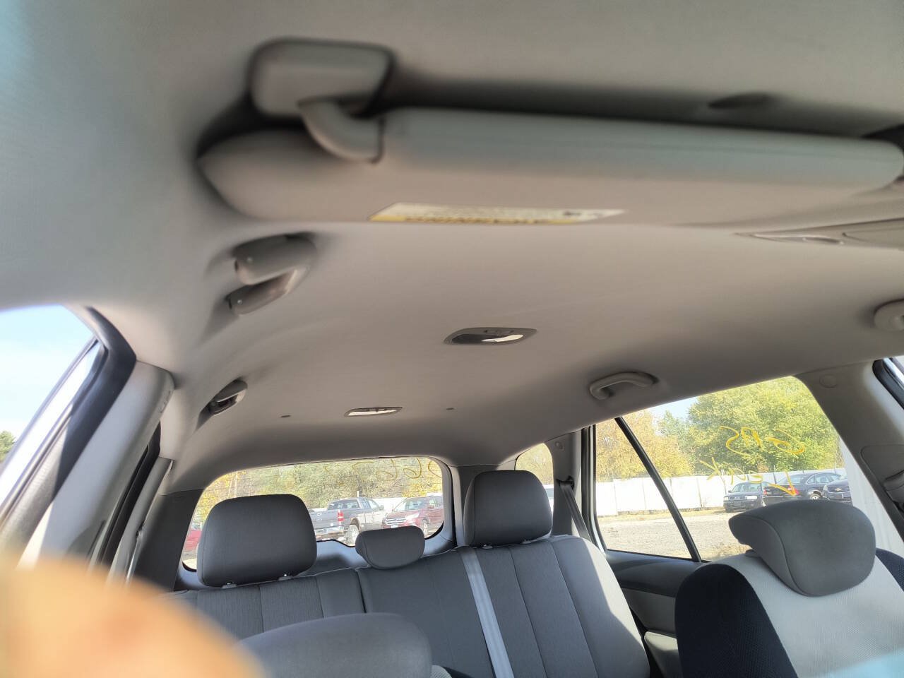 Used 2008 Kia Rondo FWD image 31