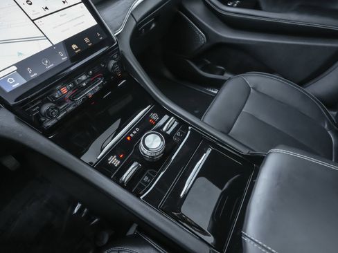 Used 2024 Jeep Grand Cherokee L Overland w/ Trailer Tow Package image 11