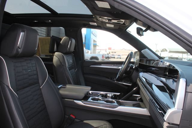 Used 2026 Cadillac Escalade V AWD/4WD image 17