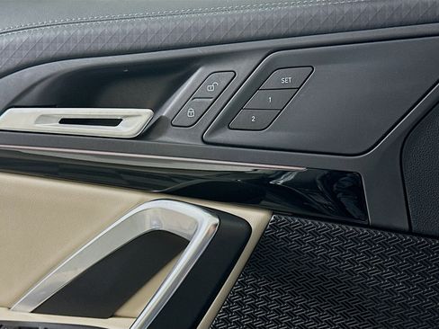 Used 2025 BMW X2 xDrive28i w/ Convenience Package image 15