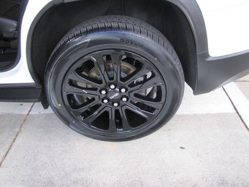 Used 2022 GMC Acadia SLT w/ Elevation Edition image 31