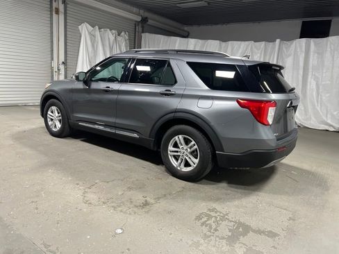 Used 2023 Ford Explorer XLT w/ Equipment Group 202A image 5
