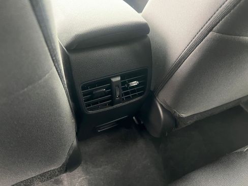 Used 2025 Toyota Corolla Cross LE image 24