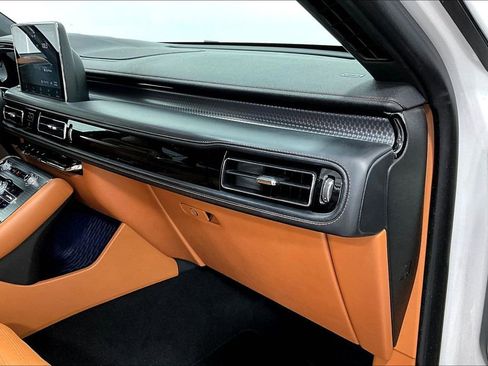 Used 2020 Lincoln Aviator Black Label Grand Touring w/ Class IV Trailer Tow Package image 19