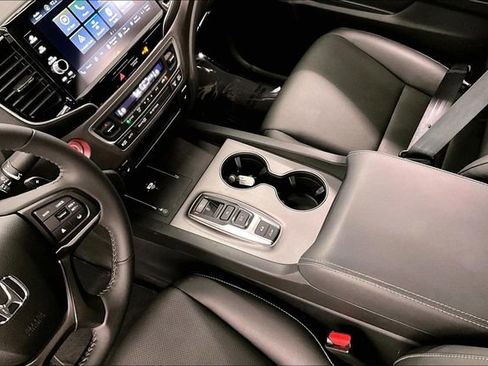 Used 2025 Honda Ridgeline RTL image 17