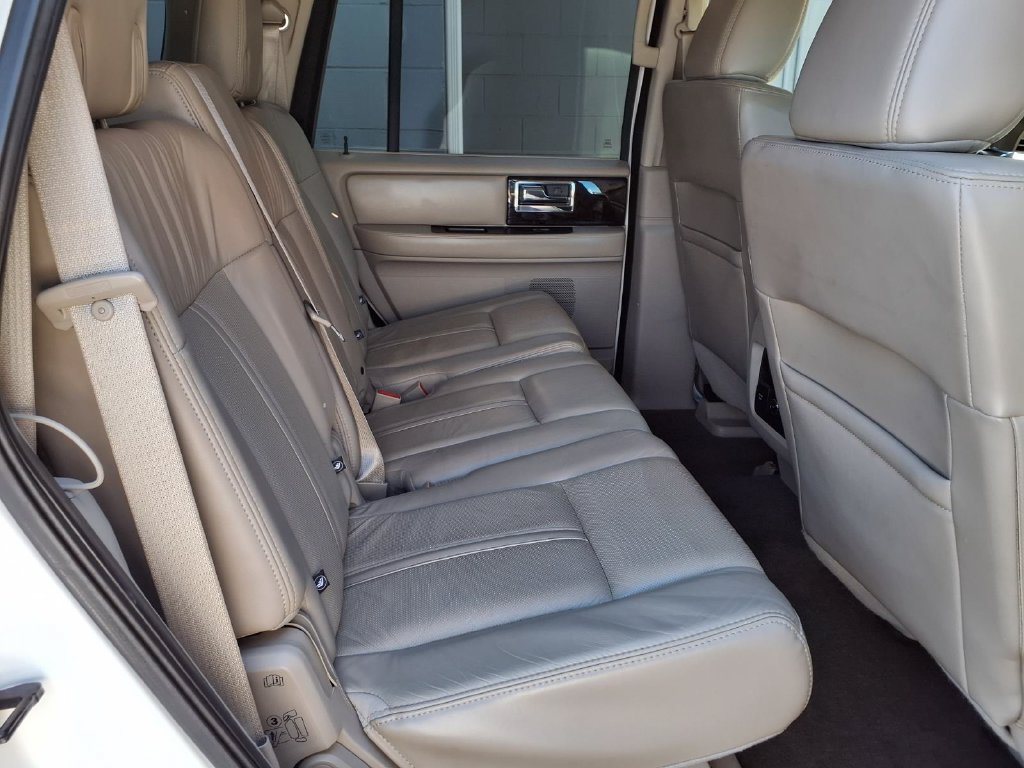 Used 2015 Lincoln Navigator 2WD image 31