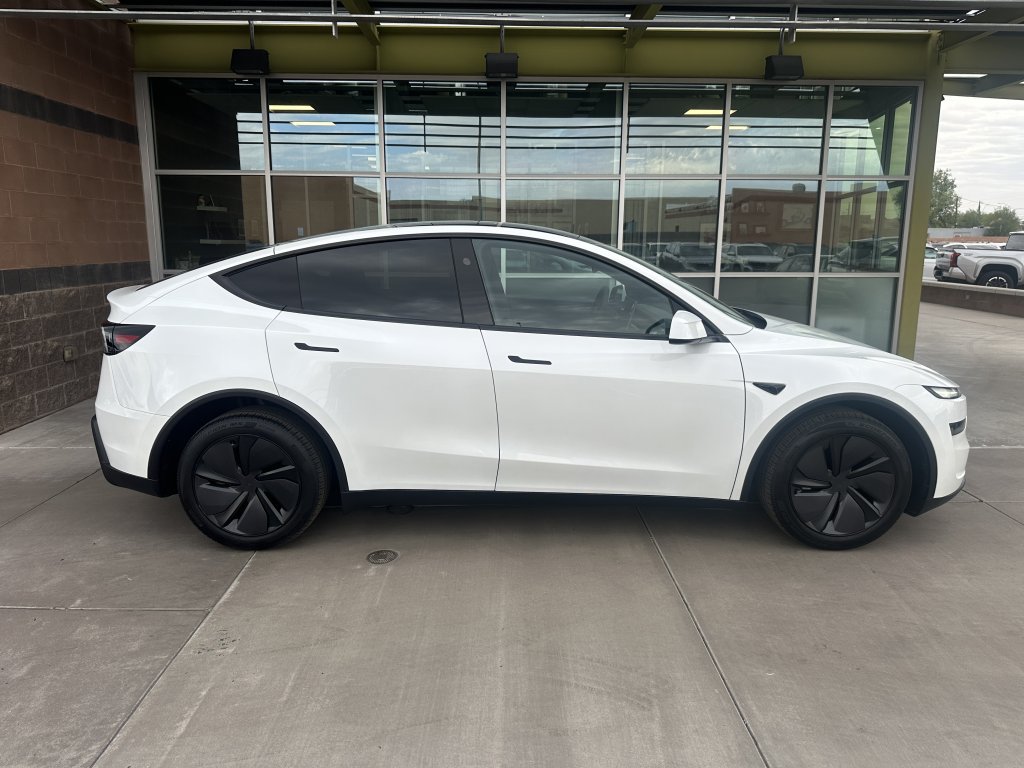 Used 2026 Tesla Model Y Long Range RWD image 7