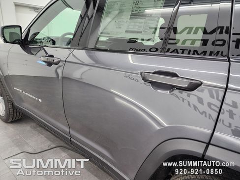 New 2025 Jeep Grand Cherokee Limited w/ Luxury Tech Group II image 37