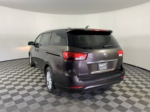 Used 2017 Kia Sedona LX w/ LX Essentials Premium Package image 7