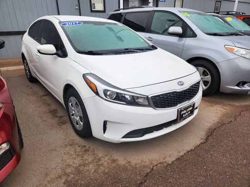 Used 2017 Kia Forte LX image 19