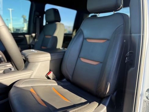 Used 2025 GMC Sierra 2500 AT4 image 5
