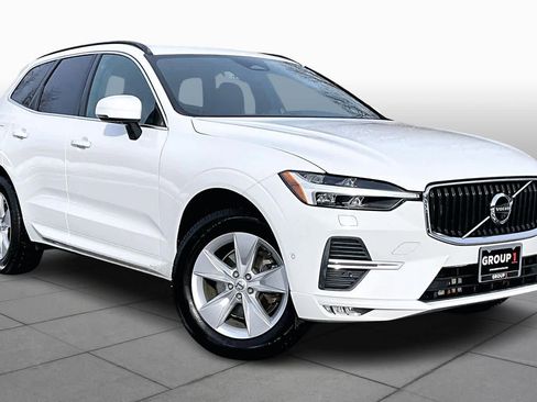 Used 2022 Volvo XC60 B5 Momentum image 2