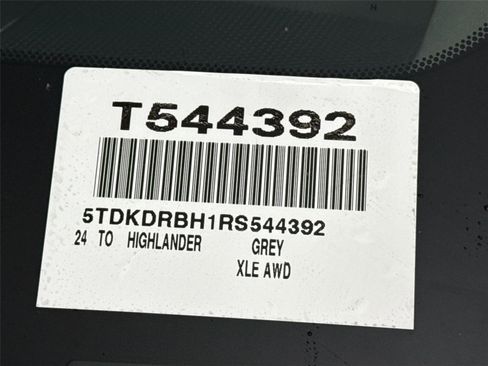 Certified 2024 Toyota Highlander XLE image 51