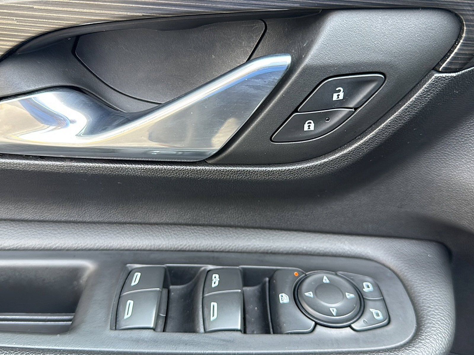 Used 2024 GMC Terrain SLE FWD image 15