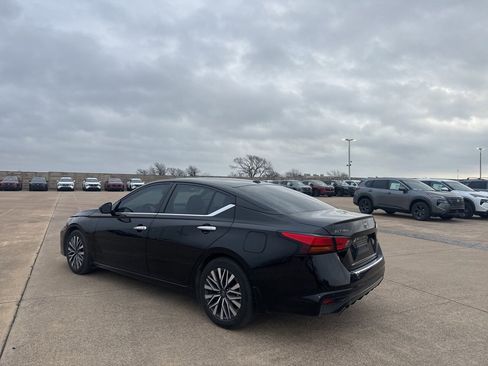 Certified 2023 Nissan Altima 2.5 SV w/ SV Premium Package image 18