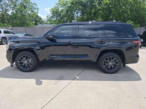 Used 2023 Toyota Sequoia Platinum RWD image 3