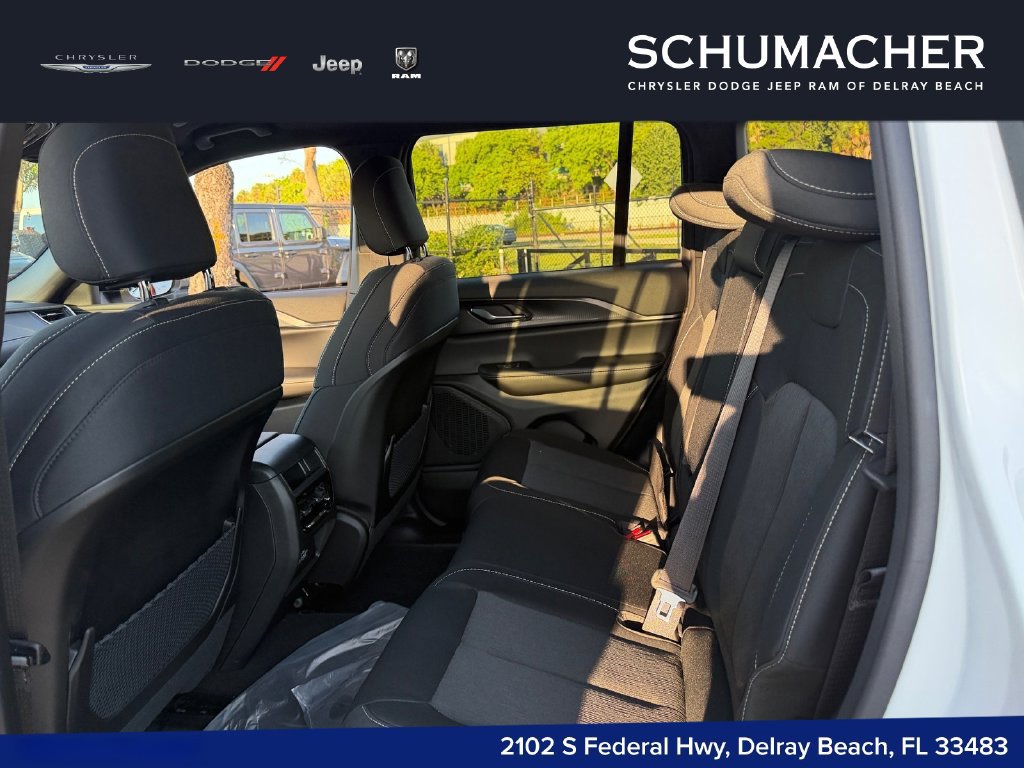New 2026 Jeep Grand Cherokee Laredo RWD image 12