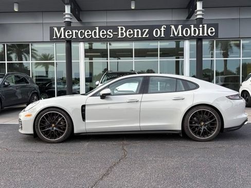 Used 2022 Porsche Panamera RWD image 1
