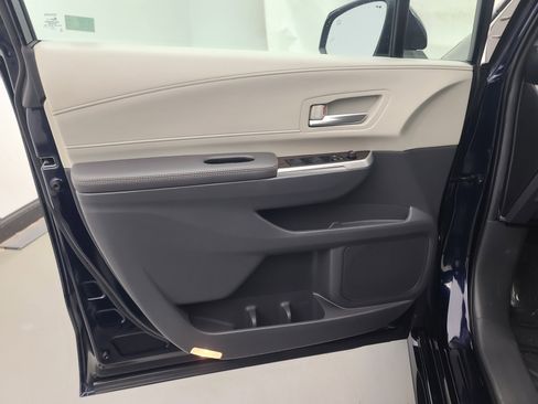 Used 2024 Toyota Sienna XLE image 23