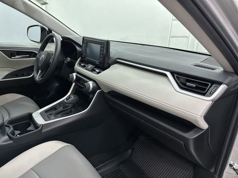 Used 2021 Toyota RAV4 XLE Premium image 29