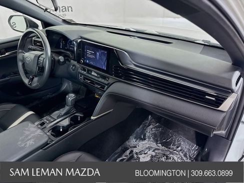 Used 2025 Toyota Camry SE image 27