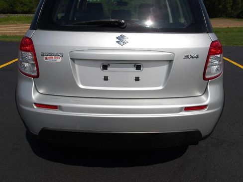 Used 2008 Suzuki SX4 Hatchback FWD image 32