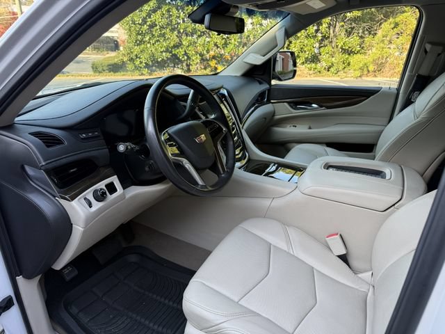 Used 2018 Cadillac Escalade Luxury RWD image 10