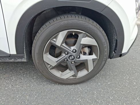 Used 2022 Hyundai Venue SEL image 8