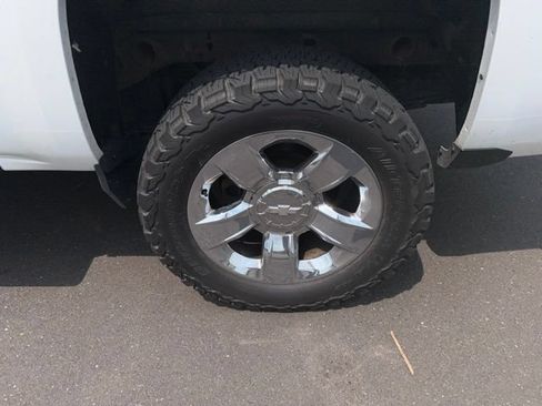Used 2017 Chevrolet Silverado 1500 LTZ Z71 w/ LTZ Plus Package AWD/4WD image 7
