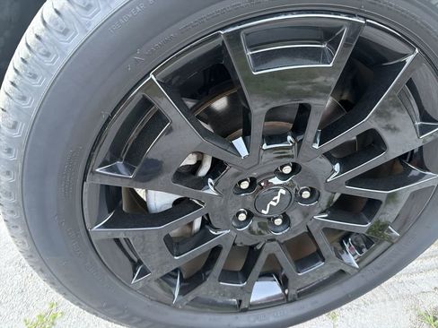 Certified 2022 Kia Telluride EX w/ EX Premium Package AWD/4WD image 10