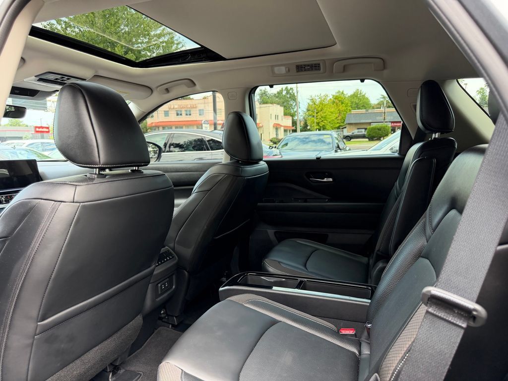 Used 2026 Nissan Pathfinder SL w/ SL Premium Package AWD/4WD image 30