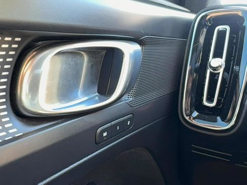 Used 2019 Volvo XC40 T5 R-Design image 21