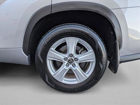 Used 2023 Toyota Highlander L image 21