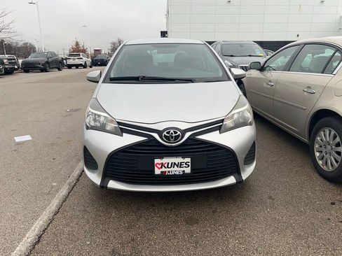 Used 2016 Toyota Yaris L image 3