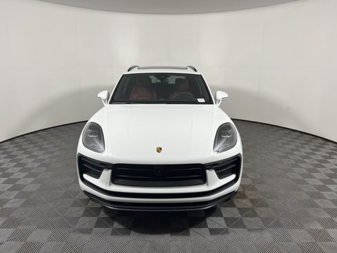 Certified 2026 Porsche Macan AWD/4WD image 10