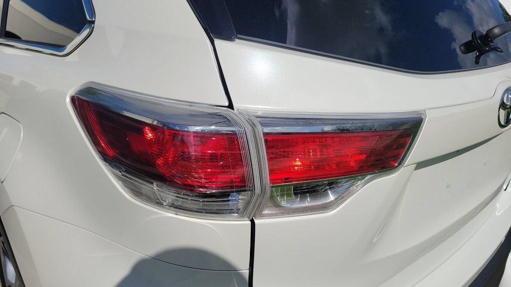 Used 2016 Toyota Highlander Limited FWD image 12