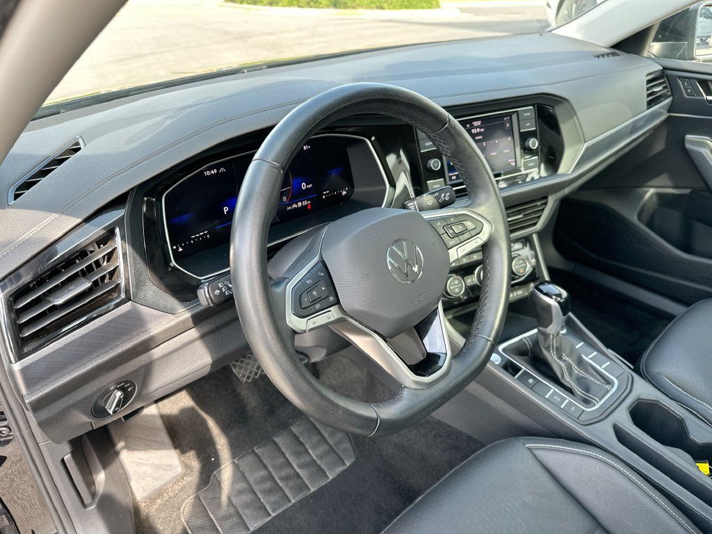 Used 2024 Volkswagen Jetta SE FWD image 10