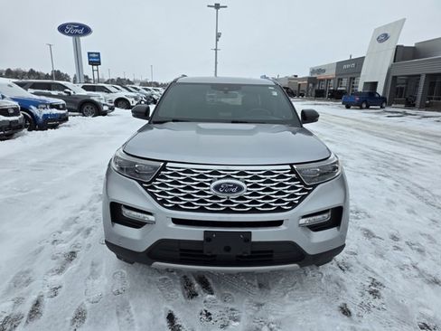 Used 2020 Ford Explorer Platinum w/ Premium Technology Package image 2