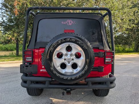 Used 2015 Jeep Wrangler Unlimited Sahara w/ Connectivity Group AWD/4WD image 6